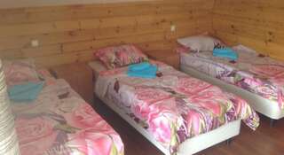 Гостиница Guest house Crocus Москва Односпальная кровать в общем номере с 4 кроватями-2